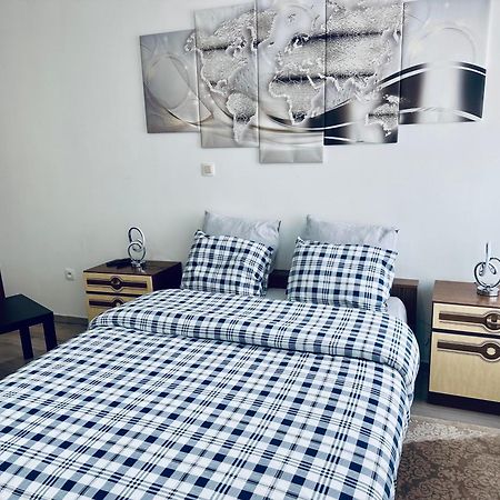 Chambre Et Sdd Privees Dans Une Maison Partagee Avec Des Residents モンス エクステリア 写真