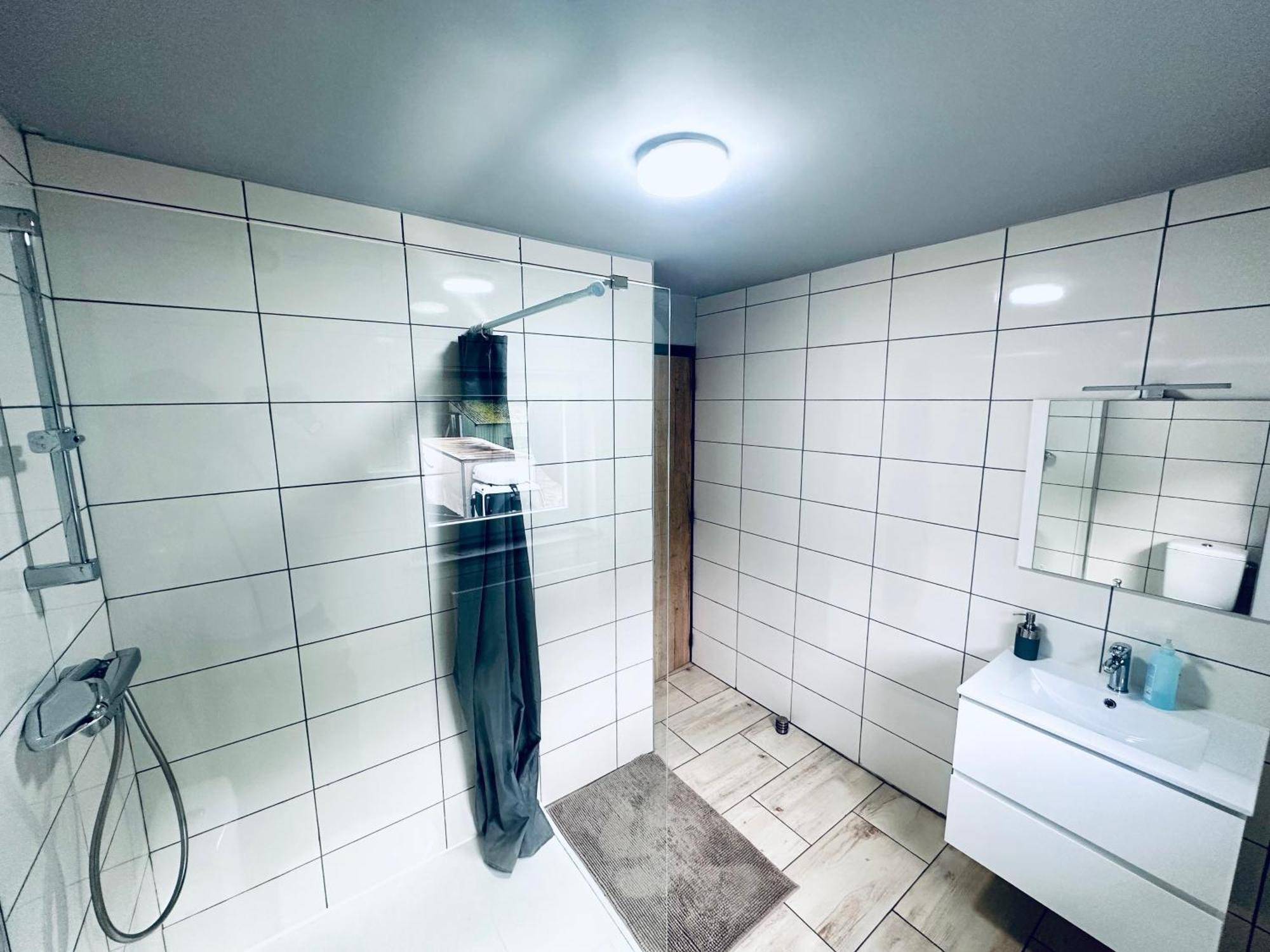 Chambre Et Sdd Privees Dans Une Maison Partagee Avec Des Residents モンス エクステリア 写真